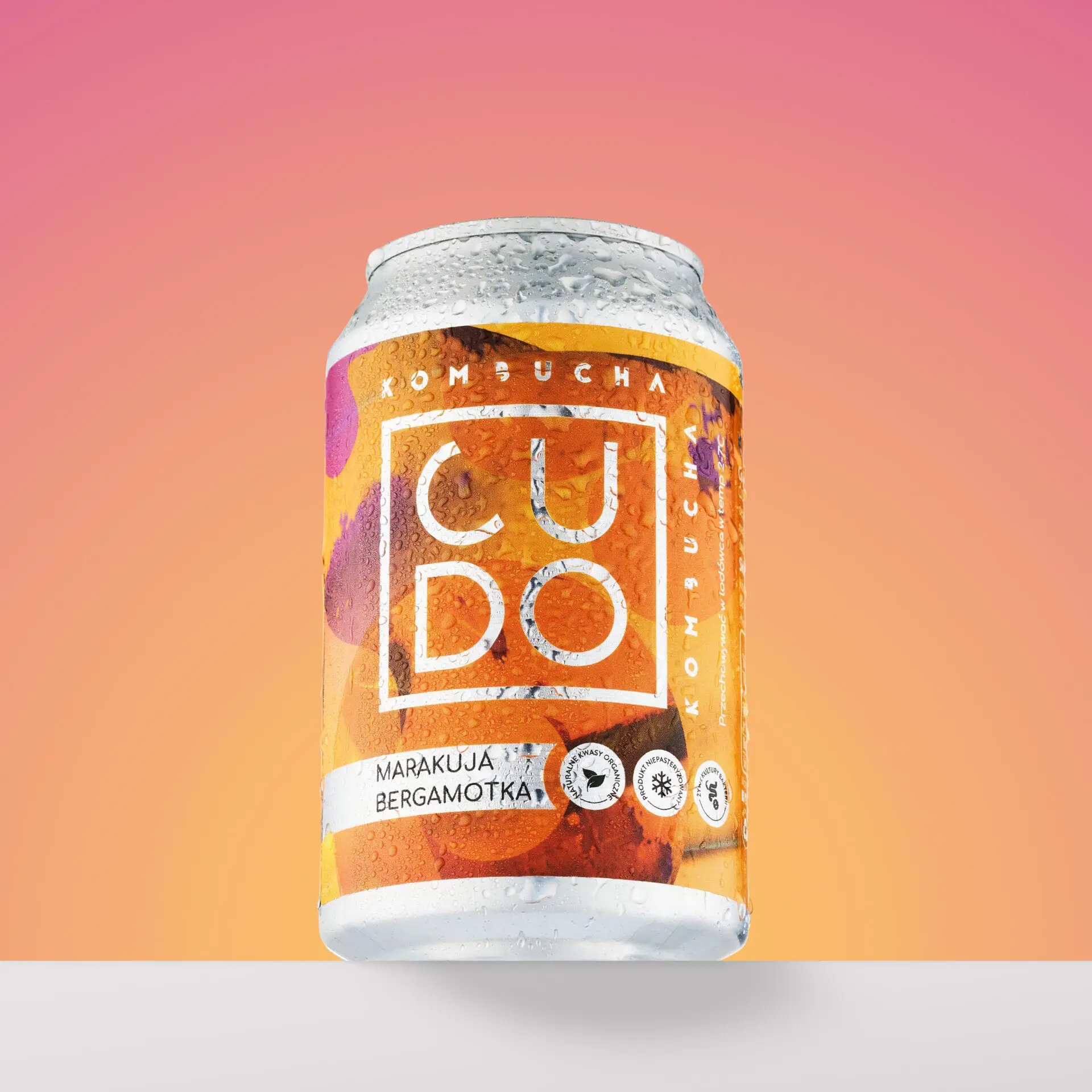 Packshot – napój Cudo Kombucha w puszce, smak rumianek i bergamotka, zdjęcie produktowe | Packshot Warszawa