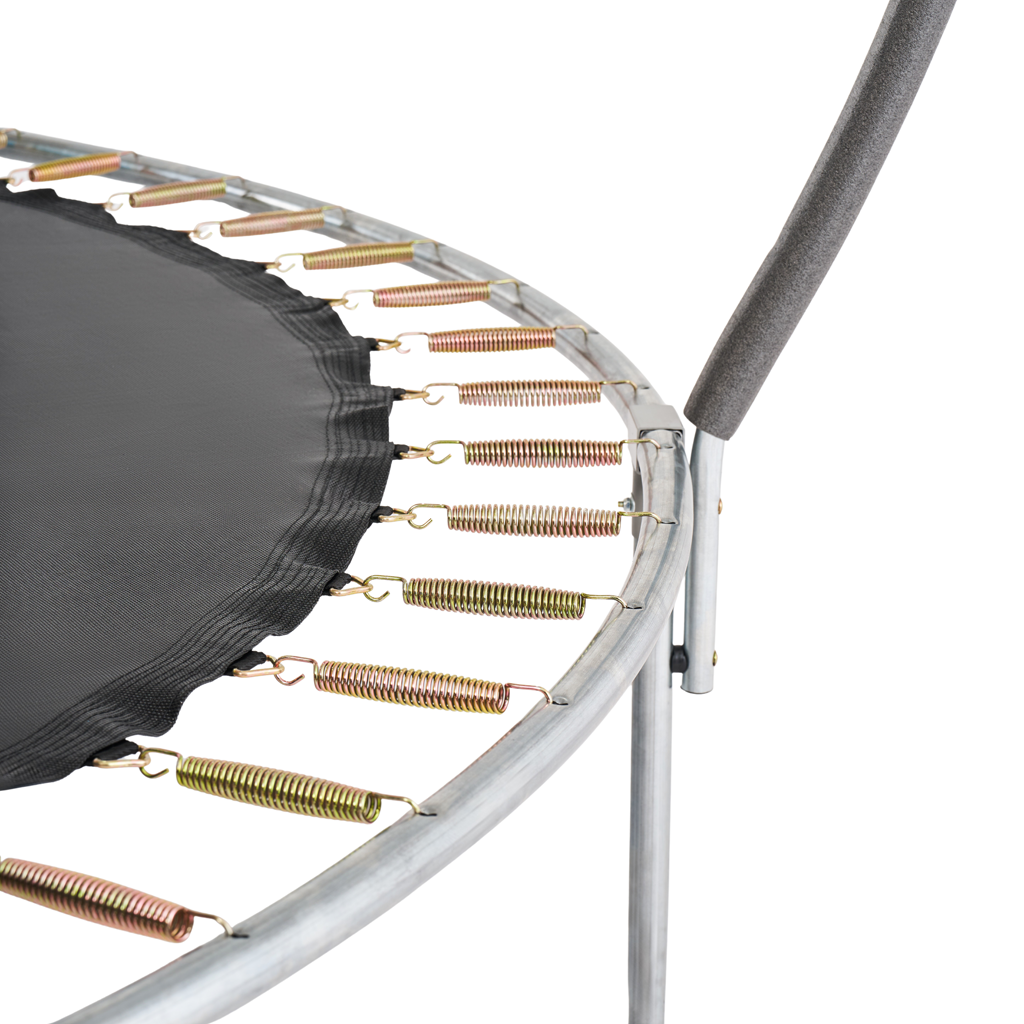 Zbliżenie sprężyn i ramy trampoliny – detal konstrukcji w fotografii produktowej